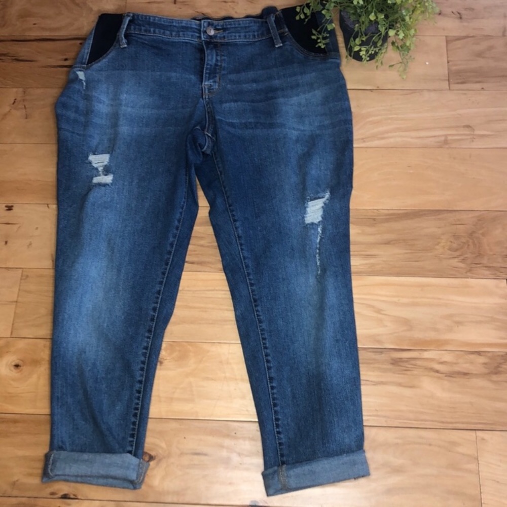 Isabel & Ingrid Maternity  Cropped Jeans